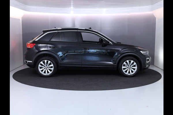 Volkswagen T-Roc 1.0 TSI Style 115pk 6bak| Navi| Pano-dak| Camera| 17'LM-velgen|