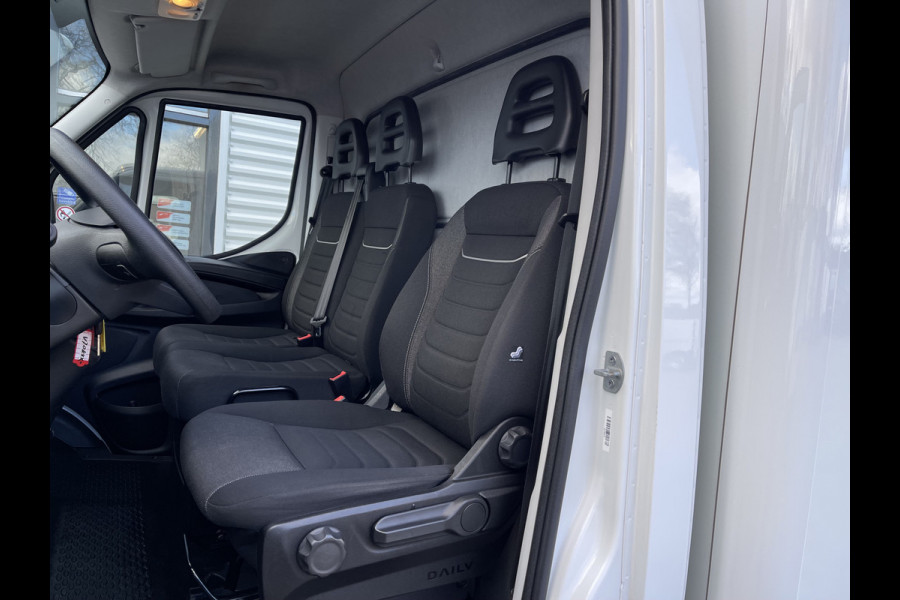 Iveco Daily 35C16 2.3 410 160pk bakwagen dubbellucht met Palfinger laadklep / handgeschakeld / euro 6 / lease vanaf € 500 / airco / netto laadvermogen 880kg / L 430 cm x H 207 cm x H 210 cm