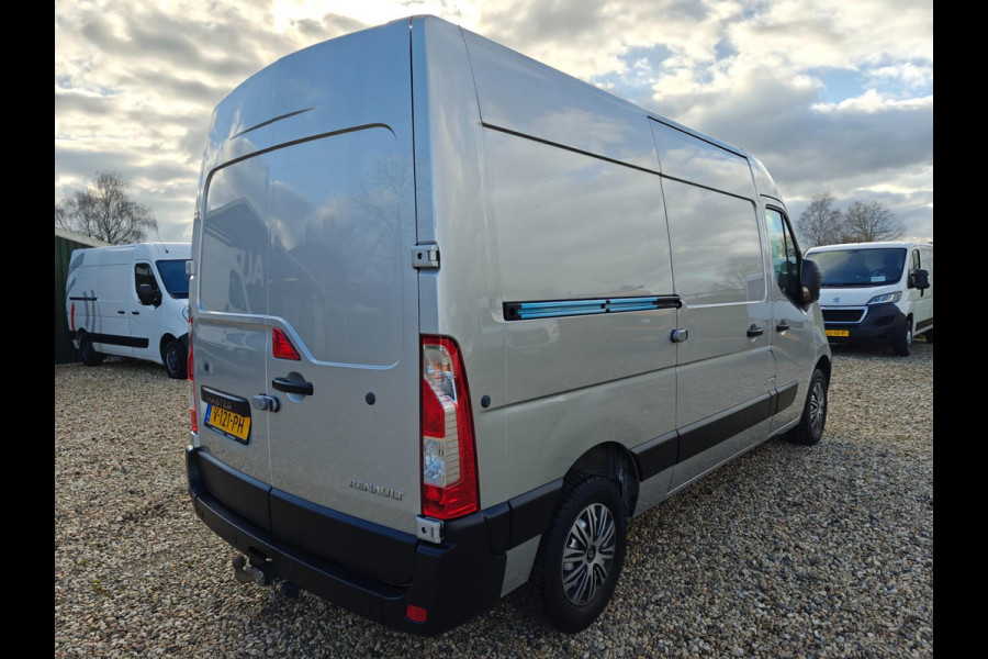 Renault Master T35 2.3 dCi L2H2 Energy , Euro 6 , 1e eig. 170 PK , Camera , Navi , in pracht staat.