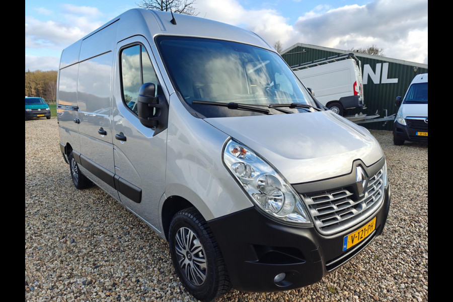 Renault Master T35 2.3 dCi L2H2 Energy , Euro 6 , 1e eig. 170 PK , Camera , Navi , in pracht staat.