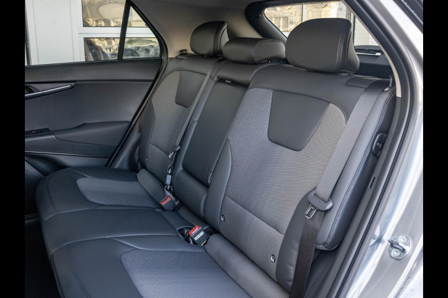 Kia Niro EV Light Advanced 64.8 kWh | Uit voorraad leverbaar l Stoel&Stuur Verwarming l Privacy glas l PDC | Camera