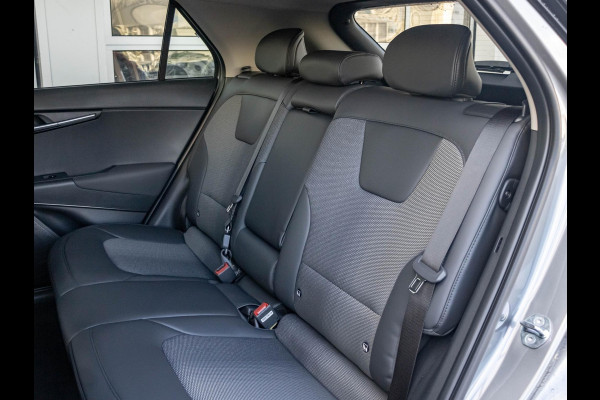 Kia Niro EV Light Advanced 64.8 kWh | Uit voorraad leverbaar l Stoel&Stuur Verwarming l Privacy glas l PDC | Camera