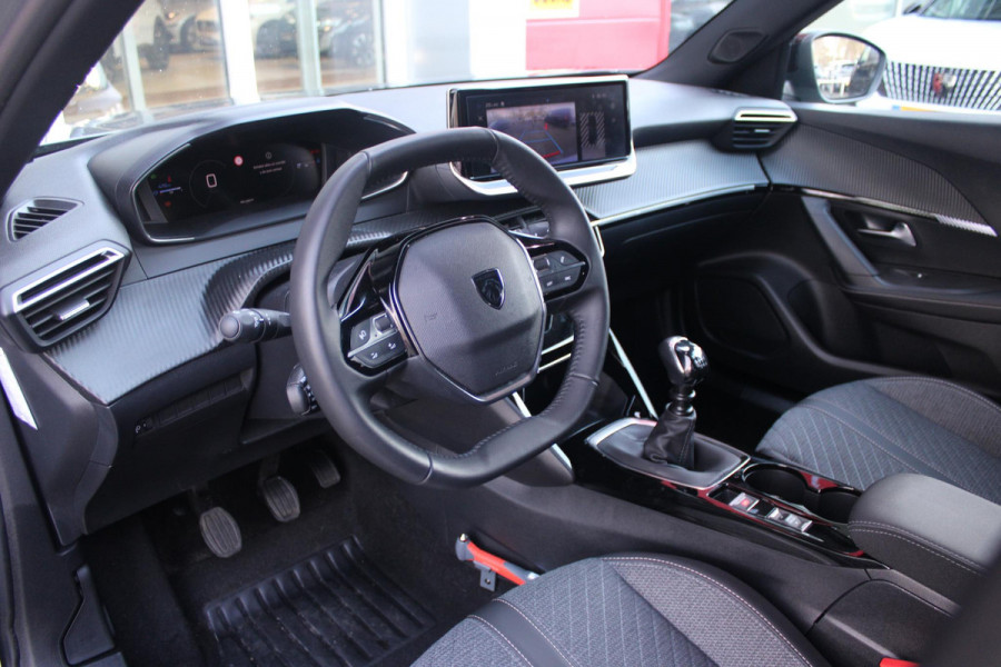 Peugeot 2008 1.2 100PK ALLURE | DRAADLOZE APPLE CARPLAY/ANDROID AUTO | ACHTERUITRIJ CAMERA | PARKEERSENSOREN VOOR EN ACHTER | NAVIGATIE | CLIMATE CONTROL | LICHTMETALEN VELGEN 17" | LED KOPLAMPEN |