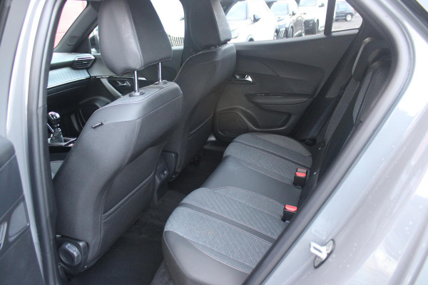 Peugeot 2008 1.2 100PK ALLURE | DRAADLOZE APPLE CARPLAY/ANDROID AUTO | ACHTERUITRIJ CAMERA | PARKEERSENSOREN VOOR EN ACHTER | NAVIGATIE | CLIMATE CONTROL | LICHTMETALEN VELGEN 17" | LED KOPLAMPEN |