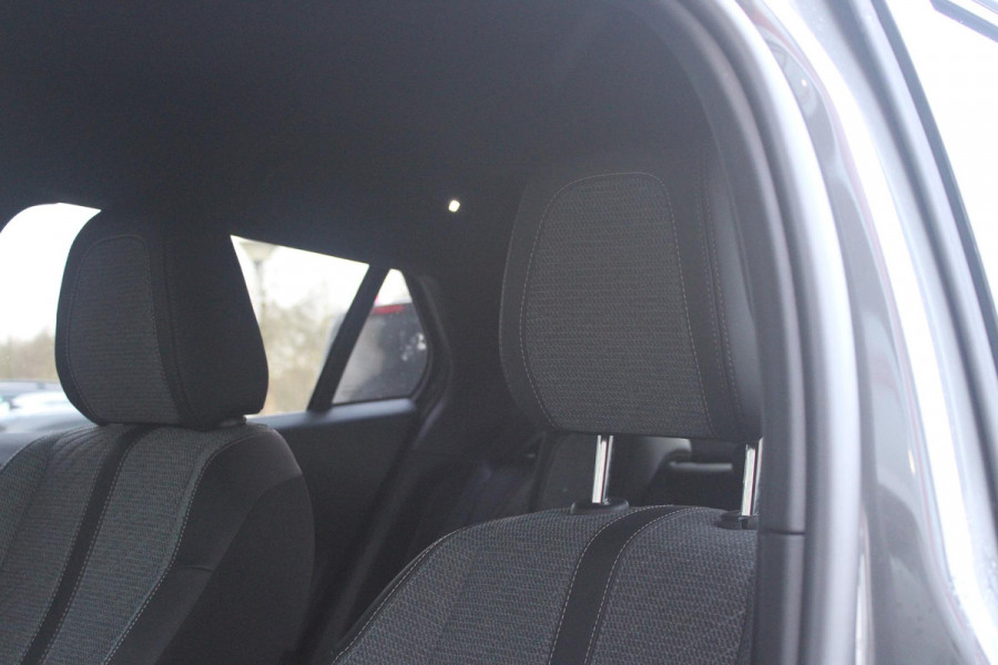Peugeot 2008 1.2 100PK ALLURE | DRAADLOZE APPLE CARPLAY/ANDROID AUTO | ACHTERUITRIJ CAMERA | PARKEERSENSOREN VOOR EN ACHTER | NAVIGATIE | CLIMATE CONTROL | LICHTMETALEN VELGEN 17" | LED KOPLAMPEN |