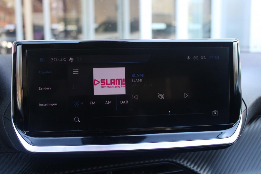 Peugeot 2008 1.2 100PK ALLURE | DRAADLOZE APPLE CARPLAY/ANDROID AUTO | ACHTERUITRIJ CAMERA | PARKEERSENSOREN VOOR EN ACHTER | NAVIGATIE | CLIMATE CONTROL | LICHTMETALEN VELGEN 17" | LED KOPLAMPEN |