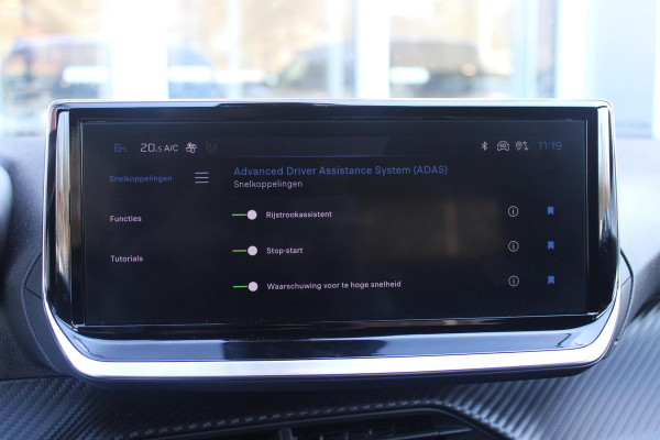 Peugeot 2008 1.2 100PK ALLURE | DRAADLOZE APPLE CARPLAY/ANDROID AUTO | ACHTERUITRIJ CAMERA | PARKEERSENSOREN VOOR EN ACHTER | NAVIGATIE | CLIMATE CONTROL | LICHTMETALEN VELGEN 17" | LED KOPLAMPEN |