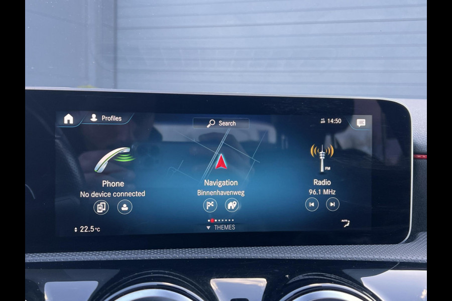 Mercedes-Benz A-Klasse 180 Business Solution AMG 1e Eigenaar,Schuifdak,Camera,Navi,Stoelverwarming,Pdc,Lmv,Apk tot 12-2025