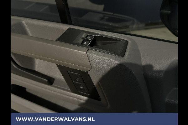 Volkswagen Crafter 2.0 TDI 141pk L4H3 L3H2 Euro6 Airco | Camera | Apple Carplay | Android Auto Parkeersensoren, Bijrijdersbank, 3000kg Trekvermogen