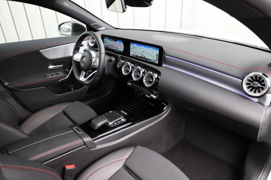 Mercedes-Benz CLA-Klasse 200 AMG Aut7 | Pano | Sfeerverlichting | Burmester | Multi-beam | Widescreen | 2020