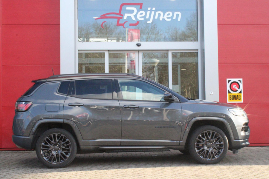 Jeep Compass 4xe 240PK Plug-in Hybrid S | PANORAMISCH SCHUIF/KANTELDAK | ALPINE AUDIO SYSTEM | ELEKTRISCH VERSTELBARE VOORSTOELEN | 360° CAMERA | KEYLESS ENTRY/START | LEDEREN BEKLEDING | DRAADLOZE APPLE CARPLAY/ANDROID AUTO | NAVIGATIE | DODEHOEK DETECTIE | DRAADLOZE TELEFOONLADER | STOEL/STUUR VERWARMING | 19" LICHTMETALEN VELGEN |