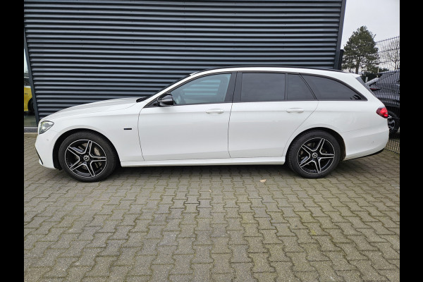 Mercedes-Benz E-Klasse Estate 300 e AMG Plug In Hybrid 320pk Dealer O.H PHEV | Widescreen Navi | Sfeerverlichting | Night Pakket | Camera | Apple Carplay | Alcantara Sportstoelen Verwarmd | LED |