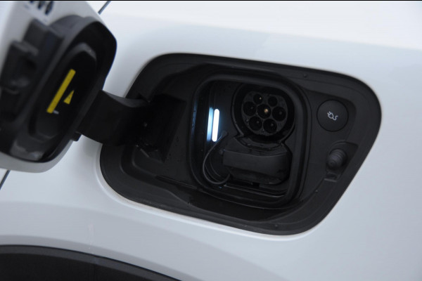 Volvo XC40 Single Motor Extended Range Plus 82 kWh / Adaptive cruise control / Pilot assist / BLIS / Stoel en stuur verwarming / Elektrische achterklep / Parkeersensoren met camera / Google infotainment /