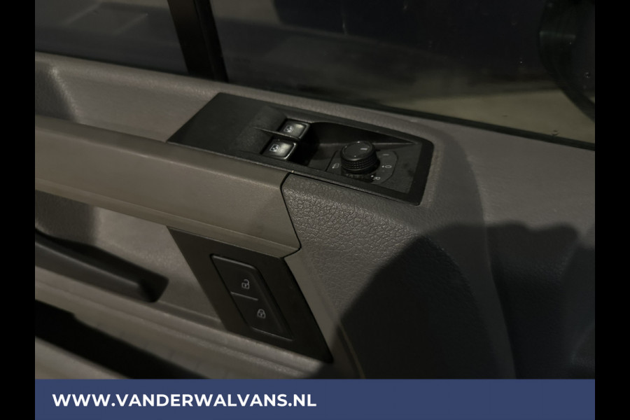 Volkswagen Crafter 2.0 TDI 141pk L3H3 L2H2 Euro6 Airco | Camera | Apple Carplay | Android Auto Cruisecontrol, Chauffeursstoel, Parkeersensoren, Bijrijdersbank