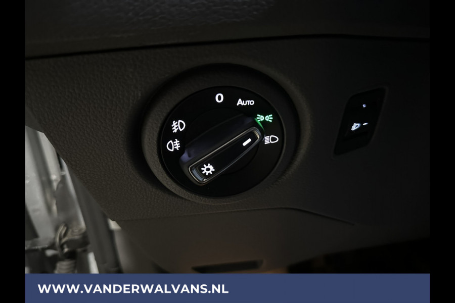 Volkswagen Crafter 2.0 TDI 141pk L3H3 L2H2 Euro6 Airco | Camera | Apple Carplay | Android Auto Parkeersensoren, Bijrijdersbank