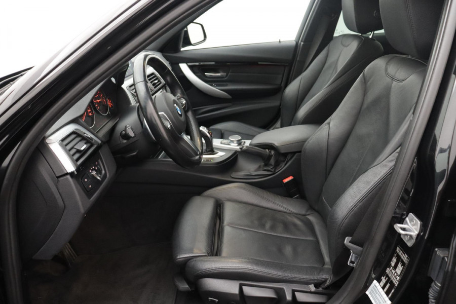 BMW 3-serie 320i Corporate Lease High Executive M-SPORT (NL-auto, Dealer OnderH, Panorama, Navi Groot, StoelV, Camera, Clima, Etc)