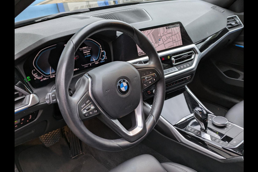 BMW 3-serie 330e Sport-Line|Adaptive-Cruise|360-Camera|Sportstoelen|Live Cockpit Pro