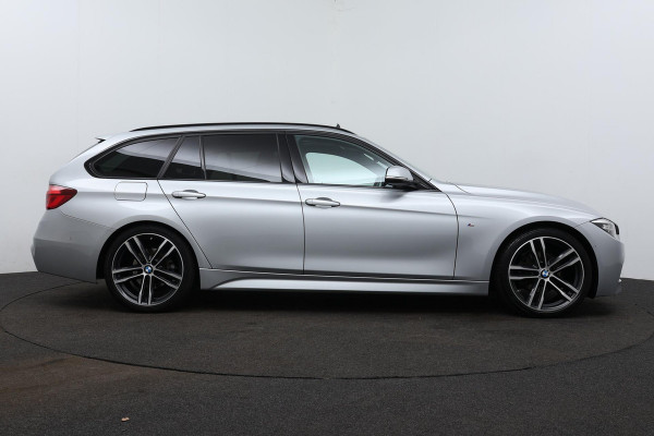 BMW 3 Serie Touring 318i M Sport Corporate Lease Automaat (PANODAK, CAMERA, NAVIGATIE, STOELV, PDC, NL-AUTO, DEALER ONDERHOUDEN)