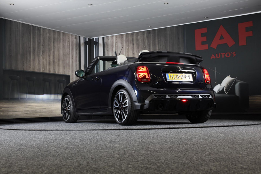 MINI Cabrio 1.5 Cooper JCW Pakket / Aut / Navi / Cc / Leder / Digital Cockpit / Sfeerverlichting / Windscherm / Led / Pdc