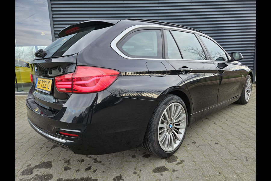 BMW 3 Serie Touring 320i Edition Luxury Line 184pk Automaat | Panodak | Trekhaak af Fabriek | Lederen Bekleding | LED Koplampen | 18"L.M | Navi Full Map | Stoelverwarming |