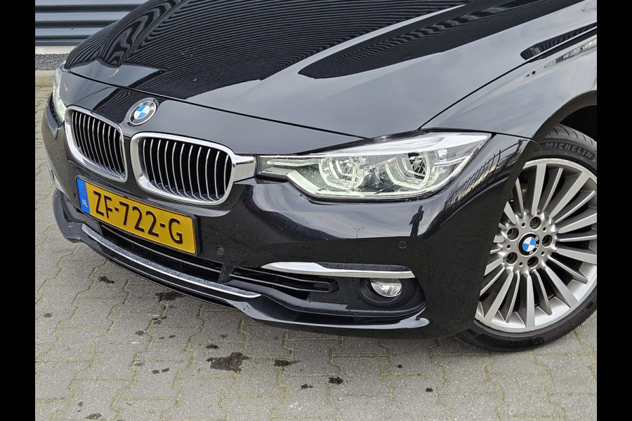 BMW 3 Serie Touring 320i Edition Luxury Line 184pk Automaat | Panodak | Trekhaak af Fabriek | Lederen Bekleding | LED Koplampen | 18"L.M | Navi Full Map | Stoelverwarming |