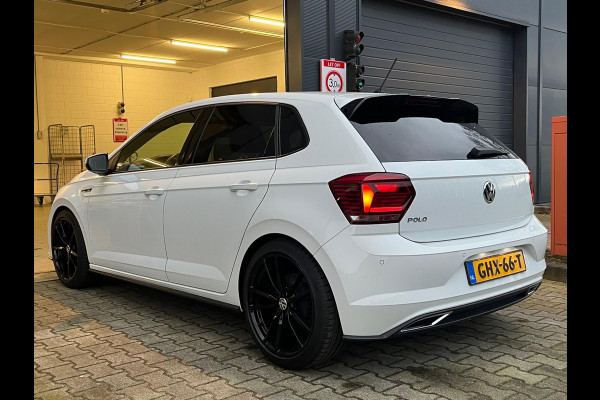 Volkswagen Polo 1.0 TSI R-LINE 2X / CARPLAY / ''18 R-VELGEN / STOELVERW. / P.SENSOREN V+A / PRIVACY GLASS / RECENT GROTE BEURT !