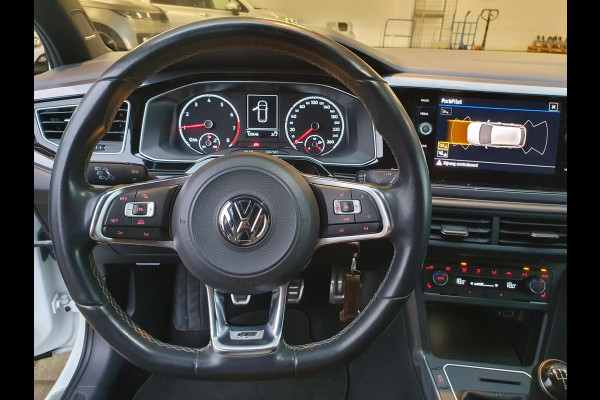 Volkswagen Polo 1.0 TSI R-LINE 2X / CARPLAY / ''18 R-VELGEN / STOELVERW. / P.SENSOREN V+A / PRIVACY GLASS / RECENT GROTE BEURT !