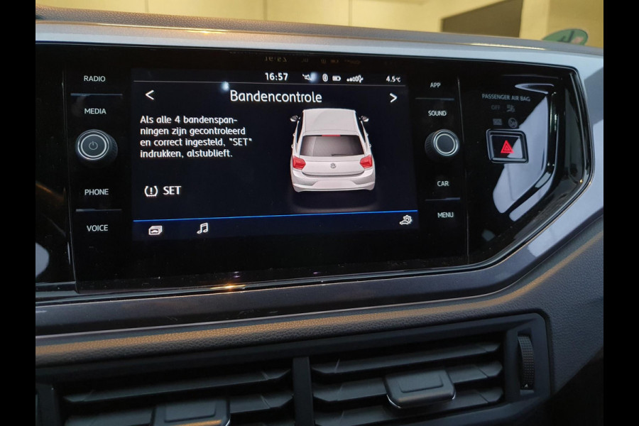 Volkswagen Polo 1.0 TSI R-LINE 2X / CARPLAY / ''18 R-VELGEN / STOELVERW. / P.SENSOREN V+A / PRIVACY GLASS / RECENT GROTE BEURT !