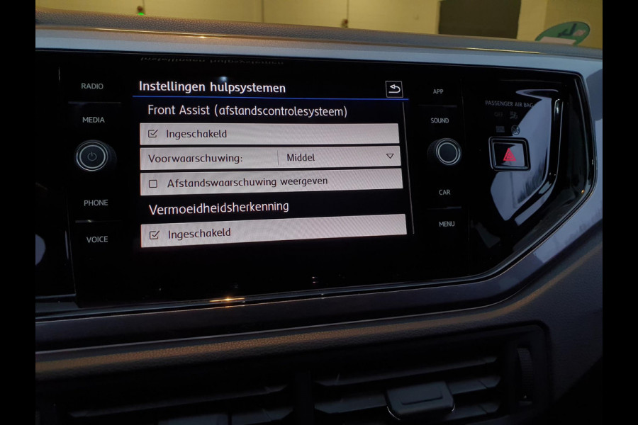 Volkswagen Polo 1.0 TSI R-LINE 2X / CARPLAY / ''18 R-VELGEN / STOELVERW. / P.SENSOREN V+A / PRIVACY GLASS / RECENT GROTE BEURT !