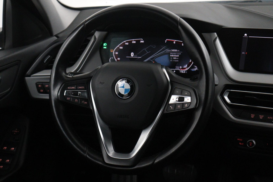 BMW 1-serie 118i Executive Edition (1e Eig, NL-auto, Dealer onderH Carplay/ Android, Navi-groot, PDC V+A, Cruise Control, Etc)