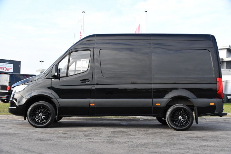 Mercedes-Benz Sprinter 316 2.2 CDI L2H2 Black Edition RWD Adaptieve Cruise, Camera, 3500kg Trekhaak, 10.5'' Multimedia, Carplay, LED, UNIEK!