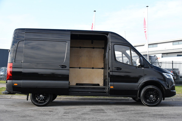 Mercedes-Benz Sprinter 316 2.2 CDI L2H2 Black Edition RWD Adaptieve Cruise, Camera, 3500kg Trekhaak, 10.5'' Multimedia, Carplay, LED, UNIEK!