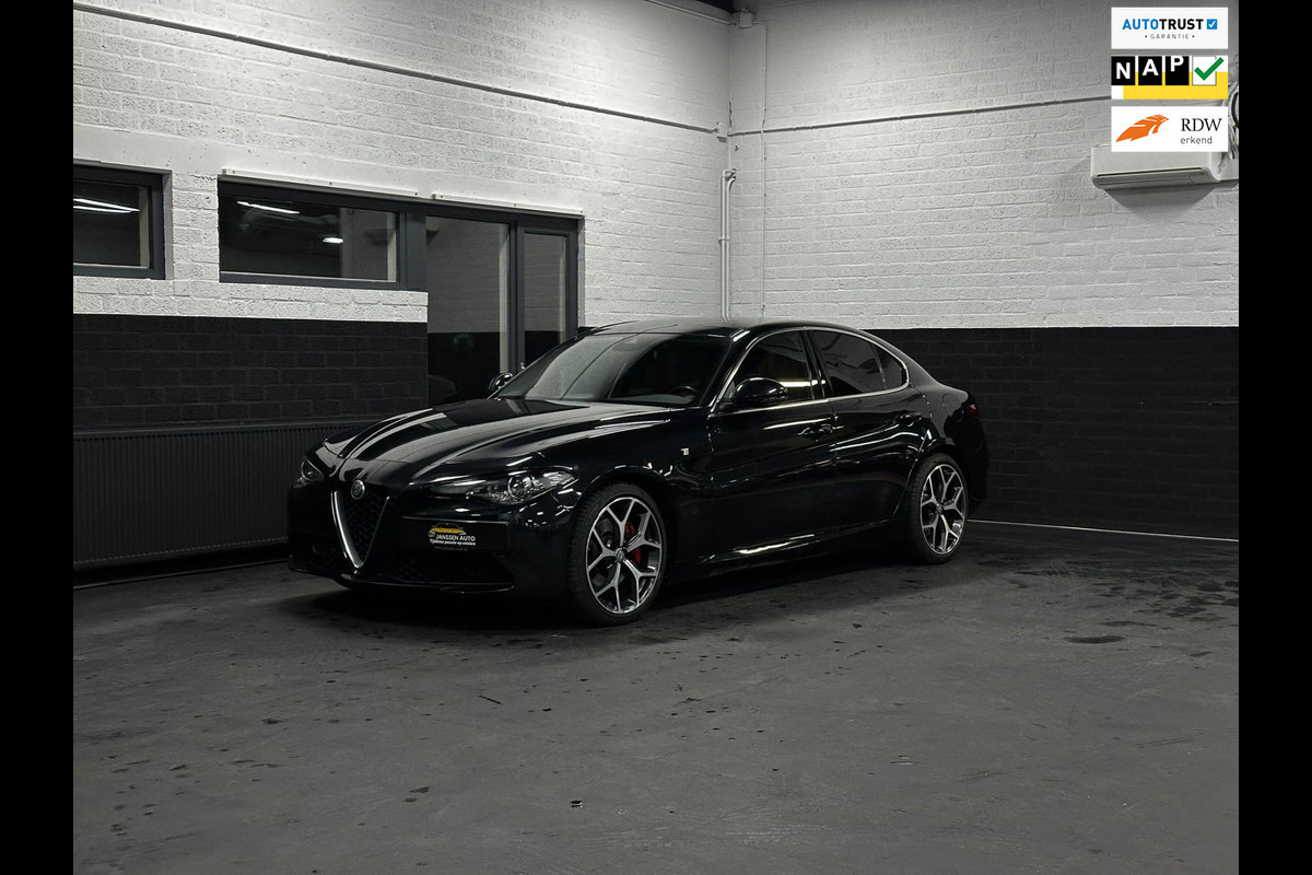 Alfa Romeo Giulia 2.0T TI, Leder, Pano, H&K, Camera, Automaat, zeer volle uitvoering,1e eigenaar