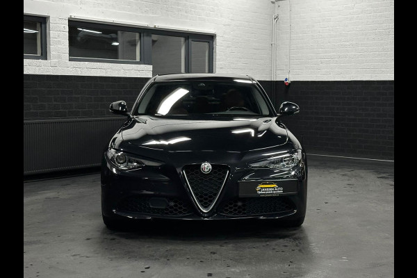 Alfa Romeo Giulia 2.0T TI, Leder, Pano, H&K, Camera, Automaat, zeer volle uitvoering,1e eigenaar