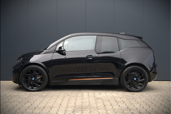 BMW i3 S 120Ah 42 kWh RoadStyle Edition | Harman Kardon | Leer | Warmtepomp | Cruise Control | Navigatie Pro | Carbon Dak | Keyless | Parkeersensoren | Stoelverwarming | Dealer Onderhouden | NAP |