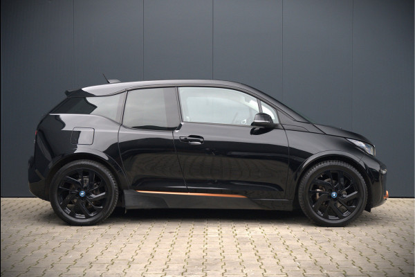 BMW i3 S 120Ah 42 kWh RoadStyle Edition | Harman Kardon | Leer | Warmtepomp | Cruise Control | Navigatie Pro | Carbon Dak | Keyless | Parkeersensoren | Stoelverwarming | Dealer Onderhouden | NAP |