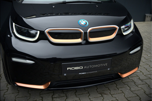 BMW i3 S 120Ah 42 kWh RoadStyle Edition | Harman Kardon | Leer | Warmtepomp | Cruise Control | Navigatie Pro | Carbon Dak | Keyless | Parkeersensoren | Stoelverwarming | Dealer Onderhouden | NAP |