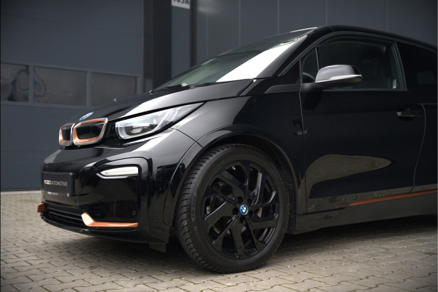 BMW i3 S 120Ah 42 kWh RoadStyle Edition | Harman Kardon | Leer | Warmtepomp | Cruise Control | Navigatie Pro | Carbon Dak | Keyless | Parkeersensoren | Stoelverwarming | Dealer Onderhouden | NAP |