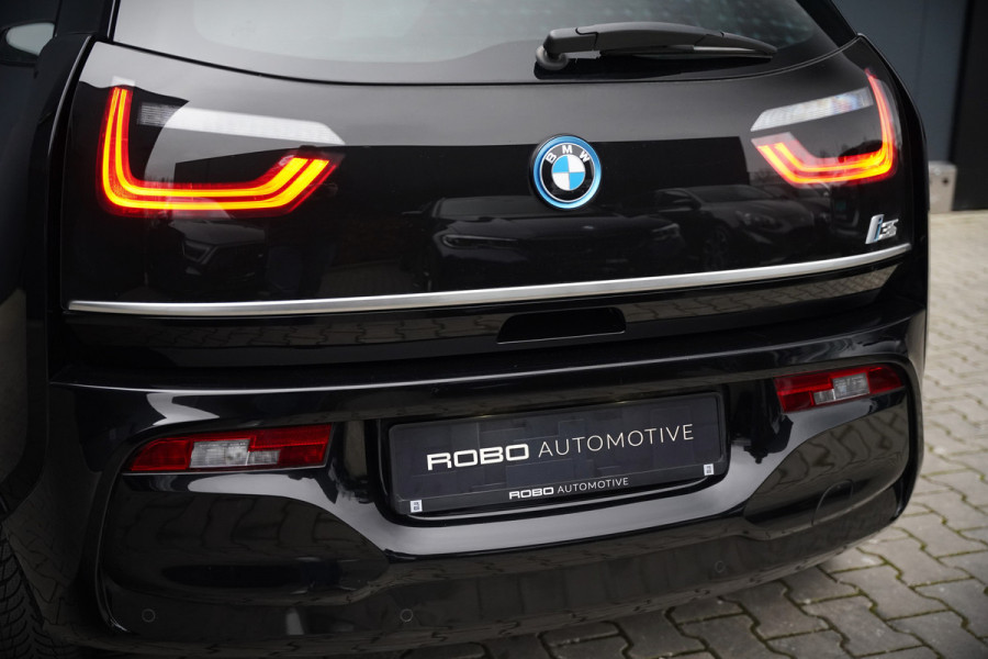 BMW i3 S 120Ah 42 kWh RoadStyle Edition | Harman Kardon | Leer | Warmtepomp | Cruise Control | Navigatie Pro | Carbon Dak | Keyless | Parkeersensoren | Stoelverwarming | Dealer Onderhouden | NAP |