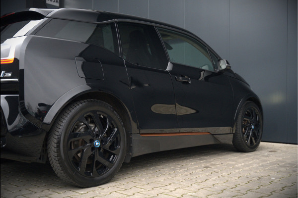 BMW i3 S 120Ah 42 kWh RoadStyle Edition | Harman Kardon | Leer | Warmtepomp | Cruise Control | Navigatie Pro | Carbon Dak | Keyless | Parkeersensoren | Stoelverwarming | Dealer Onderhouden | NAP |