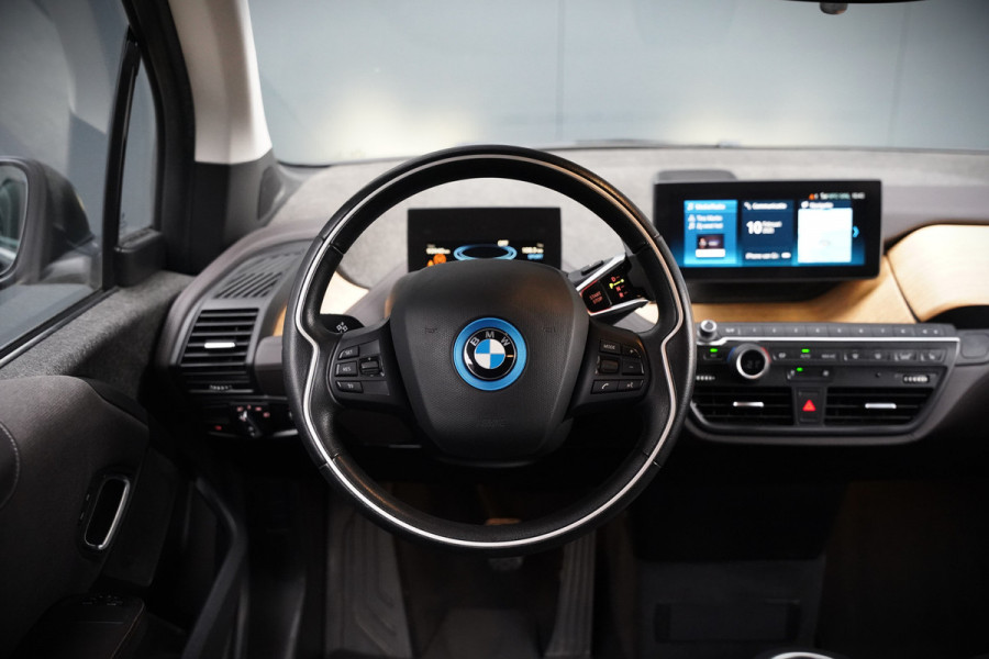 BMW i3 S 120Ah 42 kWh RoadStyle Edition | Harman Kardon | Leer | Warmtepomp | Cruise Control | Navigatie Pro | Carbon Dak | Keyless | Parkeersensoren | Stoelverwarming | Dealer Onderhouden | NAP |