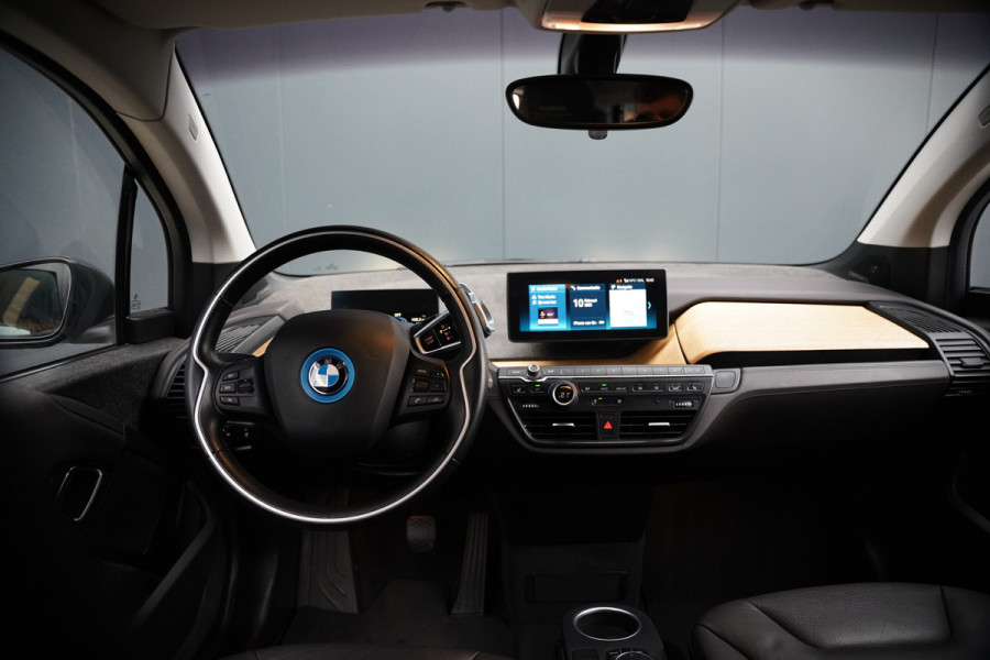 BMW i3 S 120Ah 42 kWh RoadStyle Edition | Harman Kardon | Leer | Warmtepomp | Cruise Control | Navigatie Pro | Carbon Dak | Keyless | Parkeersensoren | Stoelverwarming | Dealer Onderhouden | NAP |