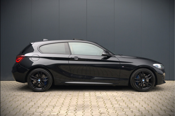 BMW 1-serie 118i Edition M-Sport Shadow High Executive | Harman Kardon | Panoramadak | Stoelverwarming | Stuurverwarming | Keyless | Camera | Navigatie | Shadowline | DAB | PDC |