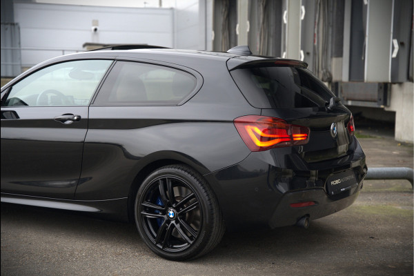 BMW 1-serie 118i Edition M-Sport Shadow High Executive | Harman Kardon | Panoramadak | Stoelverwarming | Stuurverwarming | Keyless | Camera | Navigatie | Shadowline | DAB | PDC |