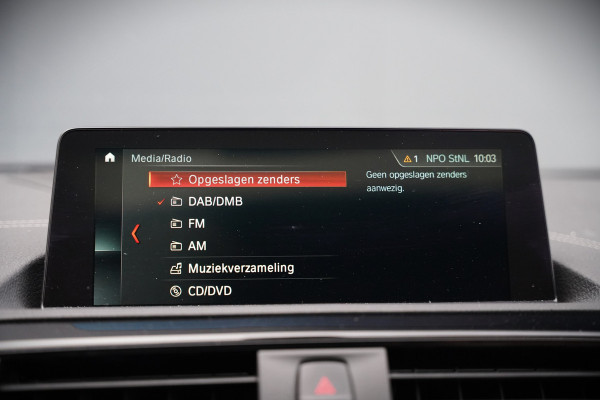 BMW 1-serie 118i Edition M-Sport Shadow High Executive | Harman Kardon | Panoramadak | Stoelverwarming | Stuurverwarming | Keyless | Camera | Navigatie | Shadowline | DAB | PDC |