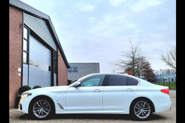 BMW 5 Serie 530e xDrive M-sport, Massage, ACC, HUD, Camera, Stuurverwarming