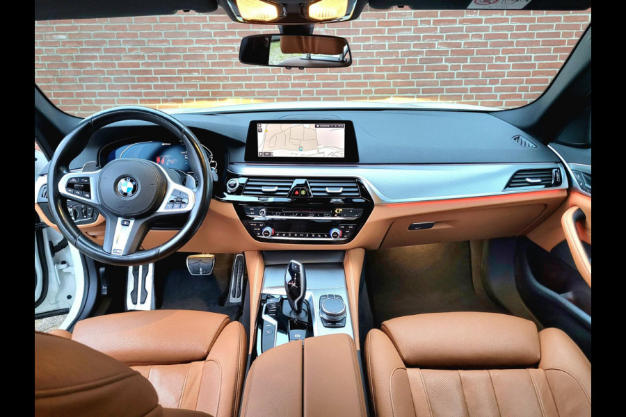 BMW 5 Serie 530e xDrive M-sport, Massage, ACC, HUD, Camera, Stuurverwarming