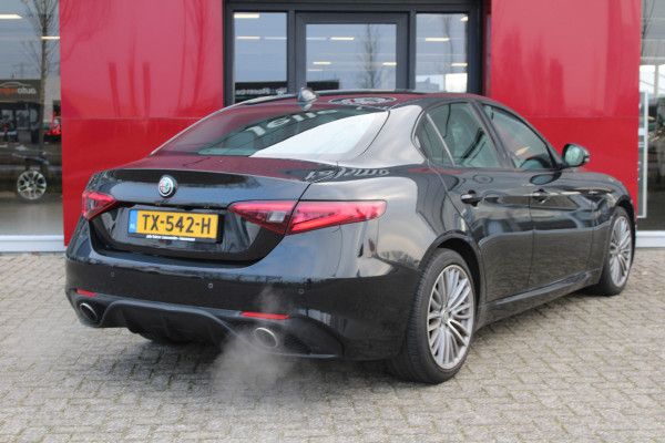 Alfa Romeo Giulia 2.0T Veloce int/exterieur | Trekhaak | stoel en stuurverwarming