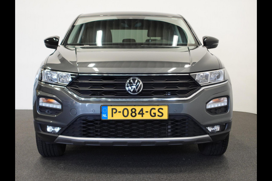 Volkswagen T-Roc 1.5 TSI DSG Active | Navigatie | Climate Control | Lane Assist | DAB | Parkeersensoren | Lichtmetalen Velgen | Privacy Glass