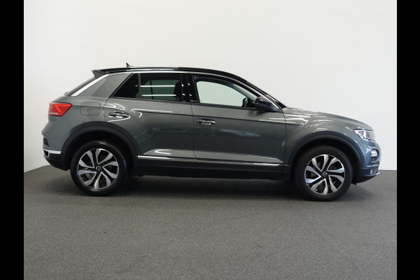 Volkswagen T-Roc 1.5 TSI DSG Active | Navigatie | Climate Control | Lane Assist | DAB | Parkeersensoren | Lichtmetalen Velgen | Privacy Glass